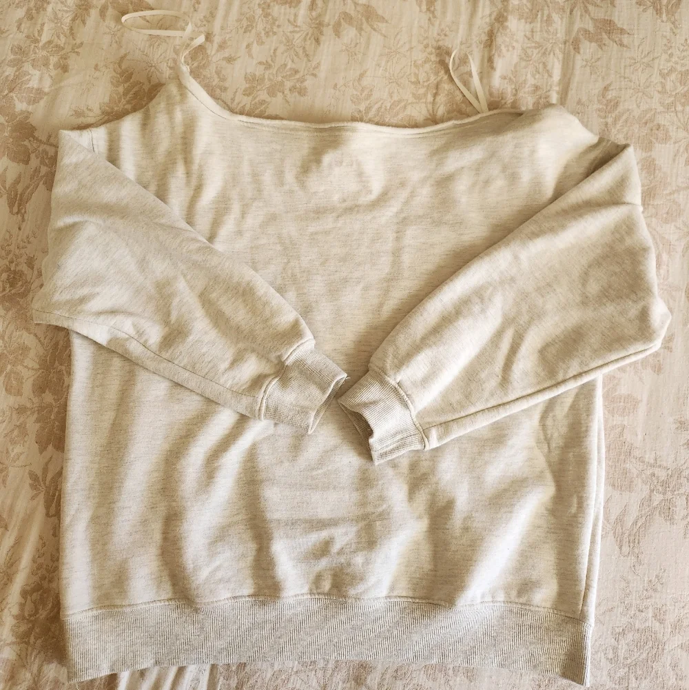 Harvard University Gray Off-Shoulder Sweatshirt - Picture 5 of 8
